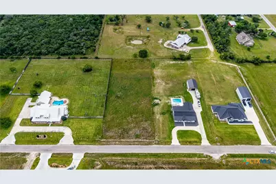 94 Sendera Loop, Victoria, TX 77904 - Photo 6