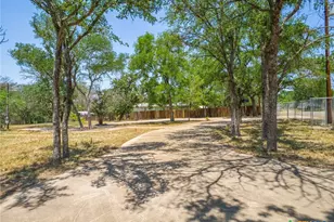 2805 Kingdom Dr, Marble Falls, TX 78654 - Photo 8