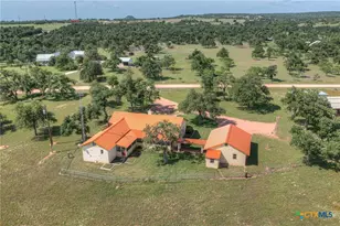 82 Bell Mountain Rd, Fredericksburg, TX 78675 - Photo 2