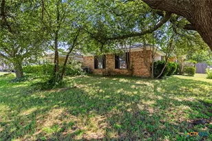 1301 Chapel Creek Rd, Waco, TX 76712 - Photo 4