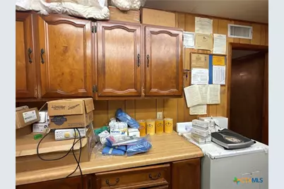 1310 W Grand Avenue, Yoakum, TX 77995 - Photo 30
