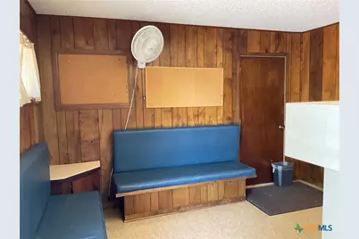 1310 W Grand Avenue, Yoakum, TX 77995 - Photo 24