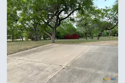 1310 W Grand Avenue, Yoakum, TX 77995 - Photo 12
