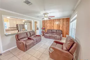510 E 7th St, Yorktown, TX 78164 - Photo 2