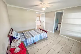 510 E 7th St, Yorktown, TX 78164 - Photo 12