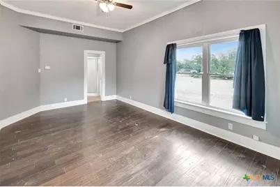 214 Hubbard Street, Yoakum, TX 77995 - Photo 10