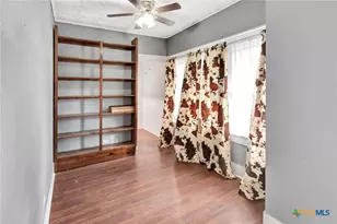 214 Hubbard St, Yoakum, TX 77995 - Photo 36