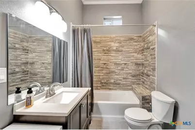 214 Hubbard Street, Yoakum, TX 77995 - Photo 16