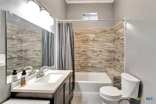 214 Hubbard St, Yoakum, TX 77995 - Photo 16