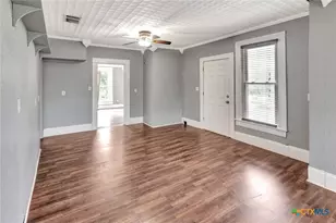 214 Hubbard St, Yoakum, TX 77995 - Photo 30