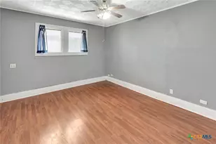 214 Hubbard St, Yoakum, TX 77995 - Photo 34
