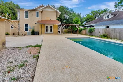 214 Hubbard Street, Yoakum, TX 77995 - Photo 46