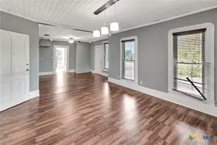 214 Hubbard St, Yoakum, TX 77995 - Photo 28