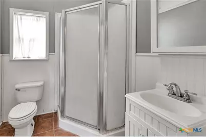 214 Hubbard Street, Yoakum, TX 77995 - Photo 12