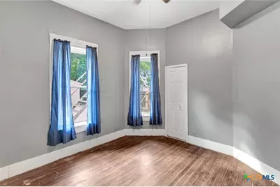 214 Hubbard Street, Yoakum, TX 77995 - Photo 14
