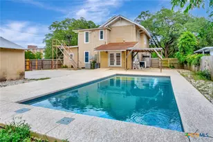 214 Hubbard St, Yoakum, TX 77995 - Photo 44