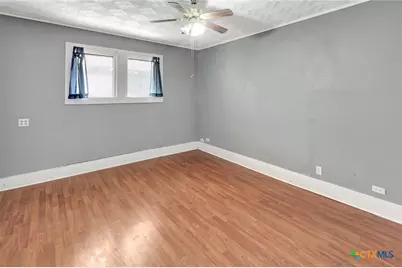 214 Hubbard Street, Yoakum, TX 77995 - Photo 34