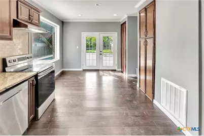 214 Hubbard Street, Yoakum, TX 77995 - Photo 22