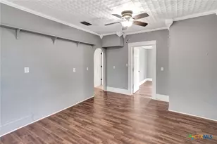 214 Hubbard St, Yoakum, TX 77995 - Photo 32