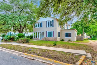 214 Hubbard Street, Yoakum, TX 77995 - Photo 2