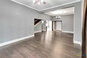 214 Hubbard St, Yoakum, TX 77995 - Photo 6