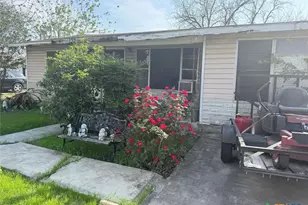 137 N Kowald Ln, New Braunfels, TX 78130 - Photo 2