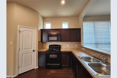 305 Rosalie Drive, New Braunfels, TX 78130 - Photo 12