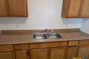 702 San Antonio Ave, Seguin, TX 78155 - Photo 2