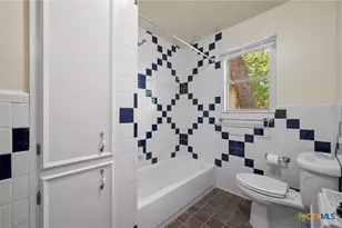 201 Hillcrest Dr, Luling, TX 78648 - Photo 18