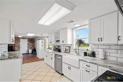 6072 County Road 122, Hallettsville, TX 77964 - Photo 22