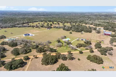 6072 County Road 122, Hallettsville, TX 77964 - Photo 2