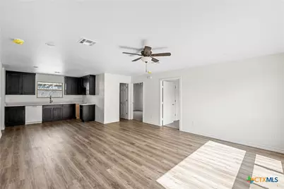 1617 E Miller St, Belton, TX 76513 - Photo 2