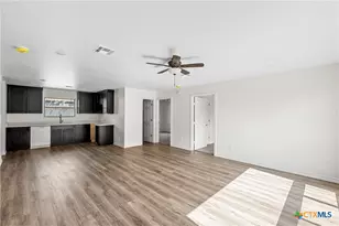 1617 E Miller St, Belton, TX 76513 - Photo 2