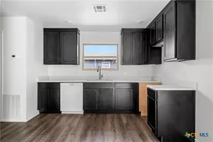 1617 E Miller St, Belton, TX 76513 - Photo 4