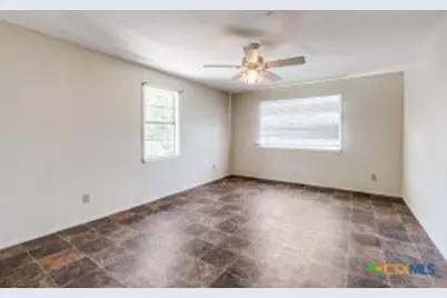 922 N Bowie Street, Seguin, TX 78155 - Photo 14