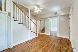 922 N Bowie St, Seguin, TX 78155 - Photo 4