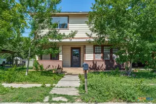 922 N Bowie St, Seguin, TX 78155 - Photo 1