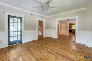 922 N Bowie St, Seguin, TX 78155 - Photo 10