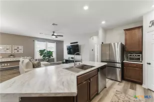 304 Dakota Crk, New Braunfels, TX 78130 - Photo 4