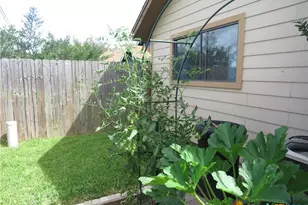 310 Rattan Dr, Victoria, TX 77901 - Photo 24