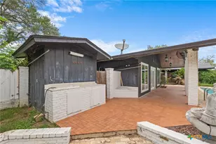 1223 N Sarah Dewitt Dr, Gonzales, TX 78629 - Photo 40