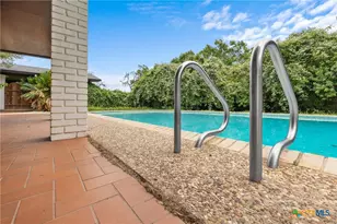 1223 N Sarah Dewitt Dr, Gonzales, TX 78629 - Photo 32