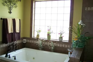 101 Laurel Oak Cir, Cuero, TX 77954 - Photo 22