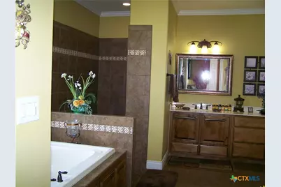 101 Laurel Oak Circle, Cuero, TX 77954 - Photo 20