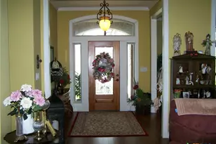 101 Laurel Oak Cir, Cuero, TX 77954 - Photo 4