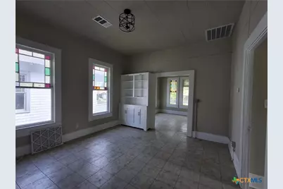 492 E Avenue R, Belton, TX 76513 - Photo 8