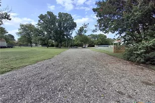 492 E Avenue R, Belton, TX 76513 - Photo 4