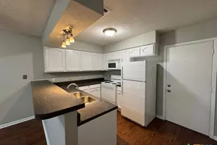 2112 E Airline Rd, Victoria, TX 77901 - Photo 8