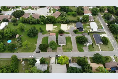 484 E Avenue R, Belton, TX 76513 - Photo 2