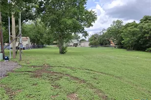 484 E Avenue R, Belton, TX 76513 - Photo 2